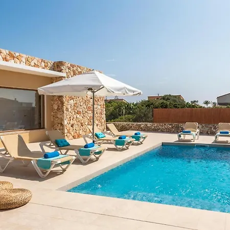 וילה Cala'n Blanes Sleeps 6 With Pool And Air Con קאלה אן בלאנס