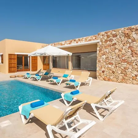 Cala'n Blanes Sleeps 6 With Pool And Air Con וילה *