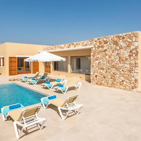 Cala'n Blanes Sleeps 6 With Pool And Air Con וילה קאלה אן בלאנס