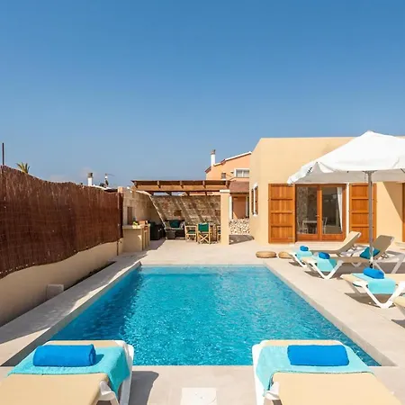 Cala'n Blanes Sleeps 6 With Pool And Air Con וילה קאלה אן בלאנס