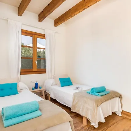Cala'n Blanes Sleeps 6 With Pool And Air Con וילה