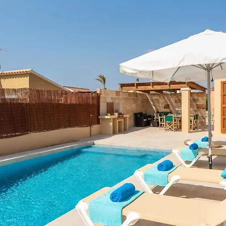 Cala'n Blanes Sleeps 6 With Pool And Air Con Villa